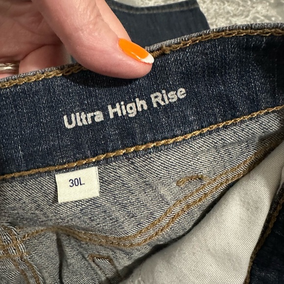 Women’s Ariat Jeans 30Long (sz 10 35 Inch Inseam. Relaxed Straight Leg Style - Picture 3 of 7